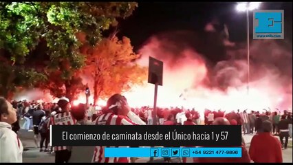 El comienzo de la caminata desde el estadio Único hacia 1 y 57