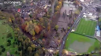 شاهد: مياه الأمطار تغرق بريطانيا والفيضانات تجتاح مساحات واسعة فيها