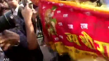 अयोध्या केस में फैसले के बाद अदालत परिसर में लगे 'जय श्री राम' के नारे