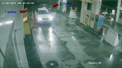 Akaryakıt istasyonunda hırsızlık anı kamerada