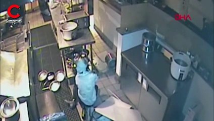 Restoranın mutfağına girmeye çalışan hırsız, tavandan yere çakıldı