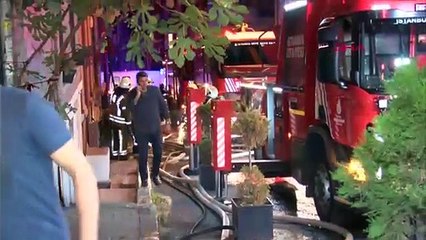 Beyoğlu’nda yaşlı kadın, evin yanışını gözyaşları içinde izledi
