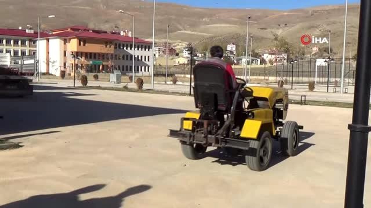 Lise öğrencileri hurdalardan mini traktör imal etti