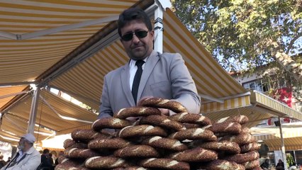 'Kravatlı simitçi' 18 yıldır mesaisini aksatmıyor - AFYONKARAHİSAR