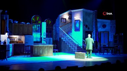 Usta oyuncu Şener Şen 'Zengin Mutfağı' ile sahnede