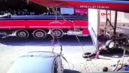 İzmir tır'ın altında kaldı, hafif yaralı olarak kurtuldu