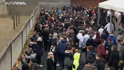 Berlino pirotecnica per dire "Nessun muro più"