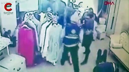 Zabıta şiddeti kamerada: Dövülen esnafı korumak için üzerine yattı!