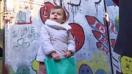 شاهد: صانع شوكولاتة باريسي يحتفل بالذكرى 30 لسقوط جدار برلين على طريقته