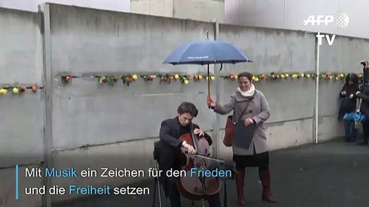'Ballade für den Frieden': Cellist Gautier Capuçon spielt vor Berliner Mauerresten