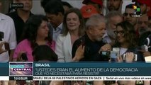 Brasil: Lula es abrazado por una multitud tras su liberación