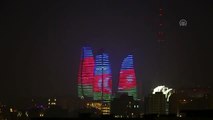 Ünlü yapılar Azerbaycan bayrağının renklerine büründü