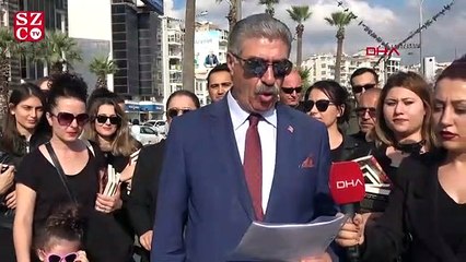 Öğretmenler tramvayda Atatürk'ü anlatan kitaplar okudu