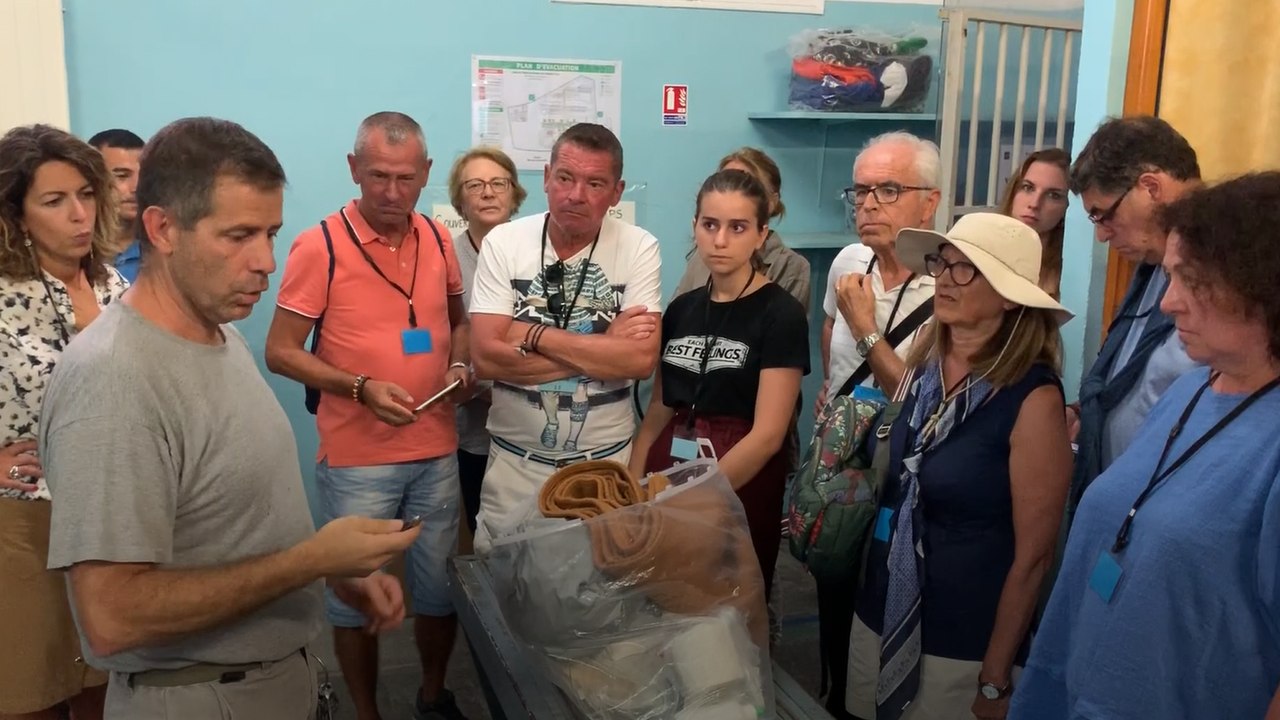 A Marseille, les visiteurs se ruent à la prison des Baumettes