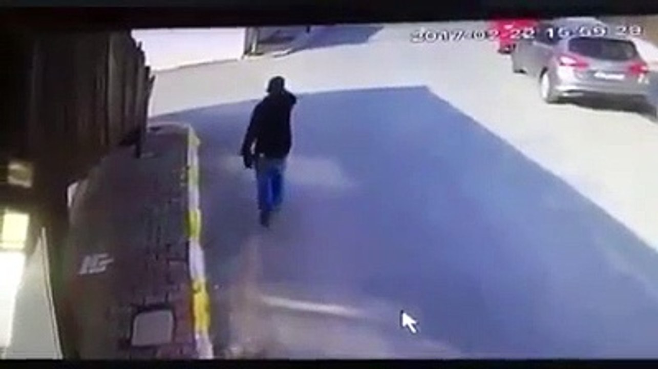 Sarhoş kafayla namazla dalga geçiyor münafık