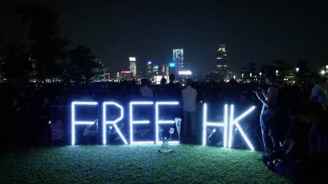 홍콩 시민 '추락사 대학생' 추모...24주째 시위 / YTN