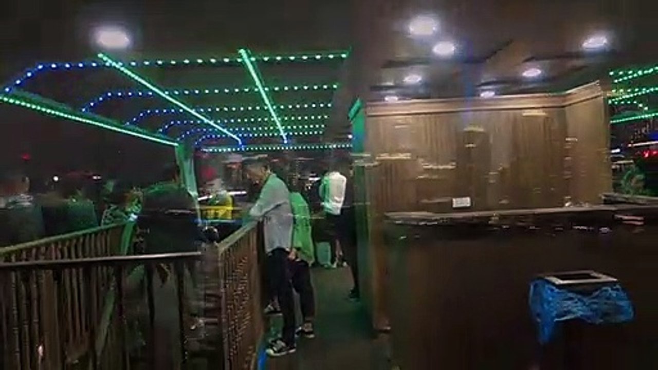 Bateau le long du Bund et du Pudong à Shanghai