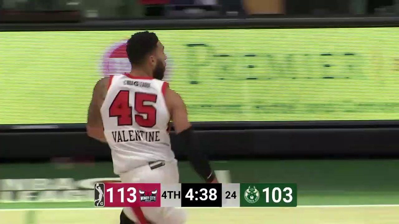 Denzel Valentine Posts 25 points and 18 rebounds vs. Wisconsin Herd