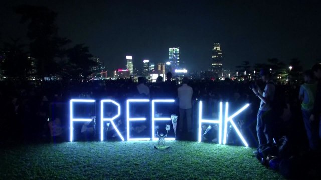 홍콩 시민 '추락사 대학생' 추모...24주째 시위 / YTN