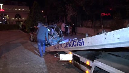 Avcılar'da otomobil restoran bahçesine uçtu 1'i ağır 2 yaralı