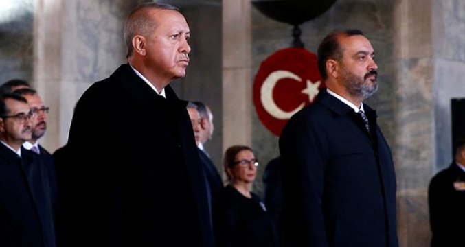 Cumhurbaşkanı Erdoğan, Anıtkabir Özel Defteri'ni imzaladı