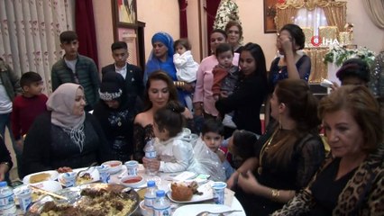 Sanatçı Ebru Yaşar, kayınbiraderinin düğününde halay çekti