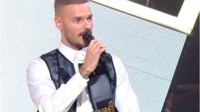 NRJ Music Awards (NMA) 2019 : Très ému, Matt Pokora dédicace son prix à sa compagne et sa belle-fill