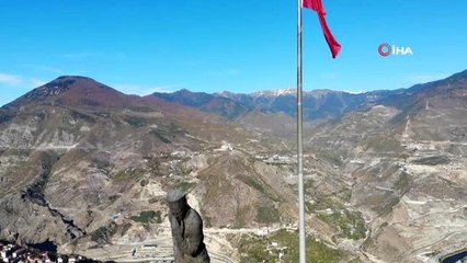 96 yaşındaki Erzade nine, Atatepe'de saygı duruşunda bulundu