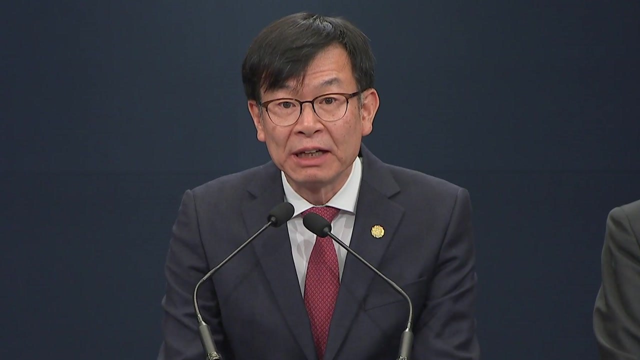 김상조 "부동산 과열 막는 정책 주저 없이 시행할 것" / YTN