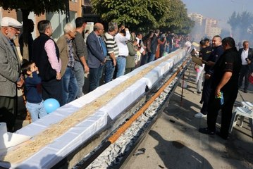 46 metrelik kebap saniyeler içinde tüketildi