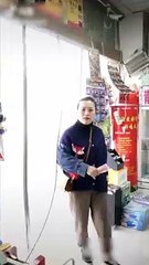 美女瞬间就变脸，mbx商店没有好酒