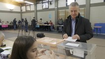 El lehendakari, Iñigo Urkullu, vota en Durango