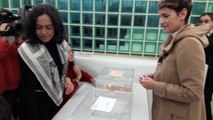 La presidenta de Navarra ejerce su derecho al voto