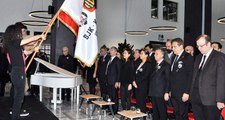 Ahmet Nur Çebi'den Atatürk için saygı duruşu!