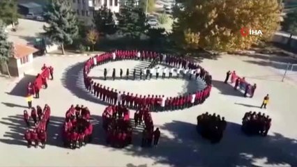 - Öğrenciler koreografi ile Atatürk'ü andı