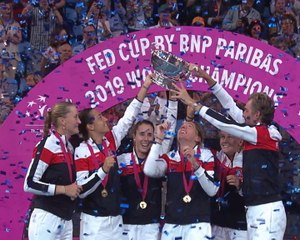 La paire Garcia-Mladenovic offre le titre à la France