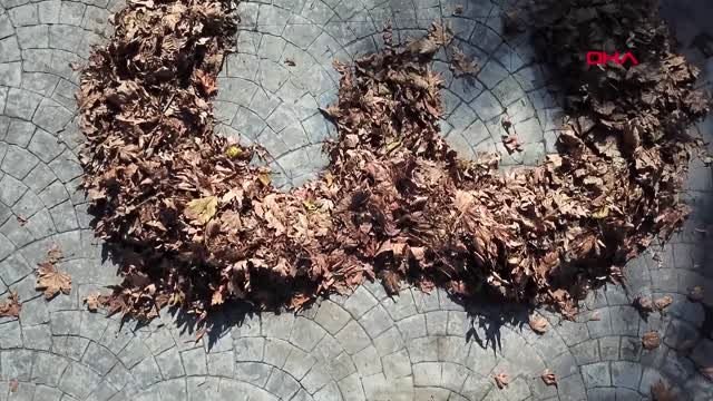 Atatürk'ü sonbahar yapraklarıyla andılar