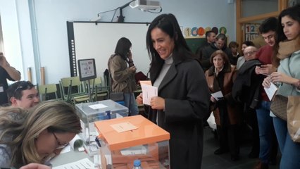 Villacís deposita su voto