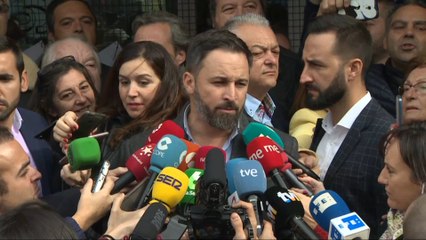 Abascal pide "resolver las diferencias" votando