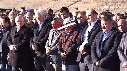 Antalya'da ölü bulunan 4 kişilik aile Erzurum'da toprağa verildi