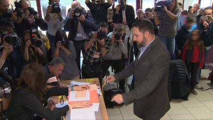 Abascal vota en el colegio Pinar del Rey en Madrid
