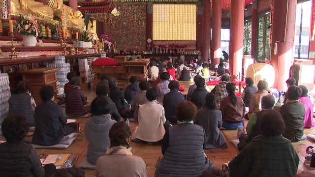 수능 전 주말...간절한 모심에 기도명소 '북적' / YTN