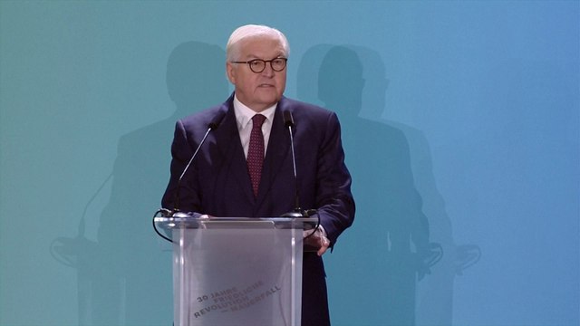 Le président allemand appelle les États-Unis au respect mutuel , 30 ans après la chute du Mur de Berlin