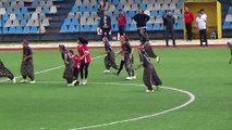 Şalvarspor kız futbol takımı, maça şalvar ve çemberleriyle çıktı - ÇANAKKALE