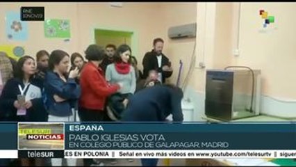 Pablo Iglesias vota en comicios generales de España