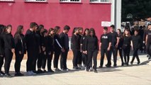 Denizli'de öğrenciler Atatürk'ü koreografi ile andı