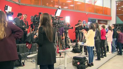 Ambiente en la sede de Ciudadanos, pendientes de la noche electoral del 10N