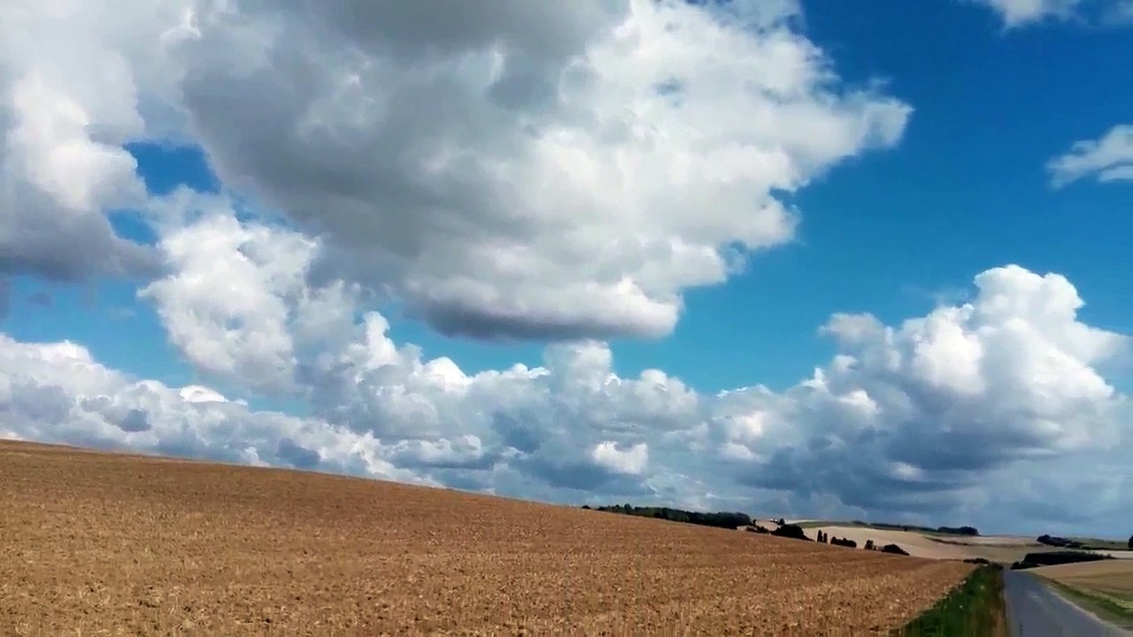 MAMIE REPOST NUAGES