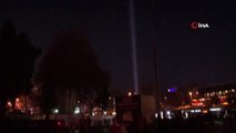Beşiktaş'ta Mustafa Kemal Atatürk için kurulan ışık hüzmesi geceyi aydınlattı