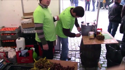 Assar e comer Castanhas na XX Feira da Vila do Ferro, Covilhã a 10-11-2019